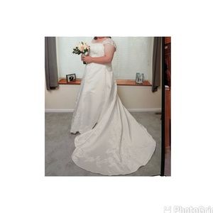 Alfred Angelo wedding gown and veil